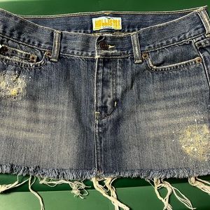 Y2K Hollister frayed jean skirt.  10” length, size 3, great condition